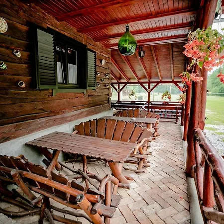 Hanul Morii - Pool, Sauna&jacuzzi * Ciucea
